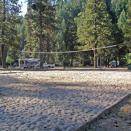 Hotel Yosemite Lakes Meadow Yurt 15 à Harden Flat Extérieur photo